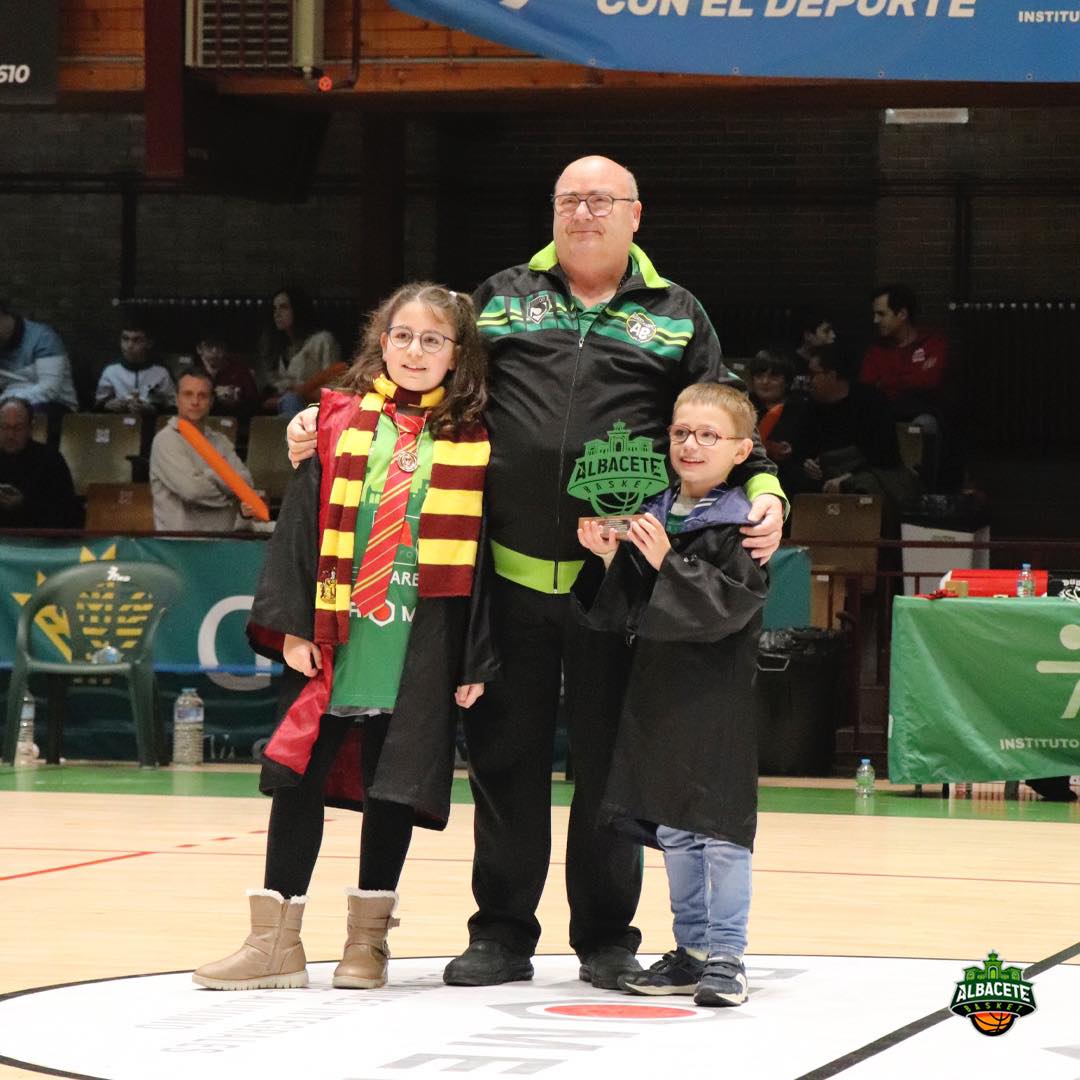 EL BUENO ARENAS ALBACETE BASKET HOMANEJEÓ A «POLO»
