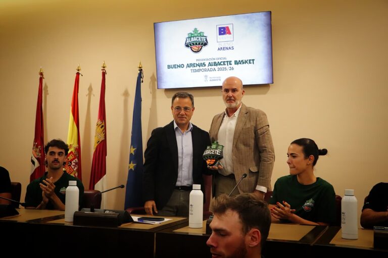 Presentación del Bueno Arenas Albacete Basket en el Ayuntamiento