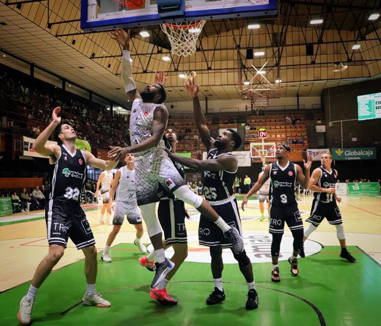 Galería de imágenes: Bueno Arenas Albacete Basket vs Maderas Sorlí Benicarló 8-11-2025