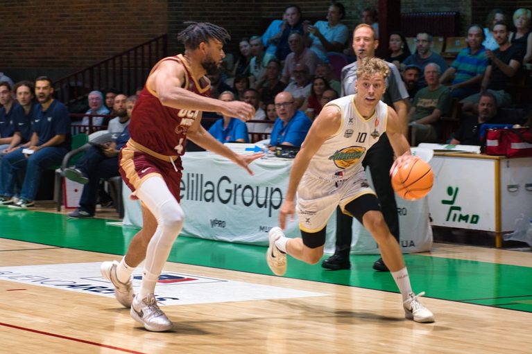 El Bueno Arenas Albacete Basket planta cara al UCAM Murcia en un partido muy físico, pero no alcanza la victoria